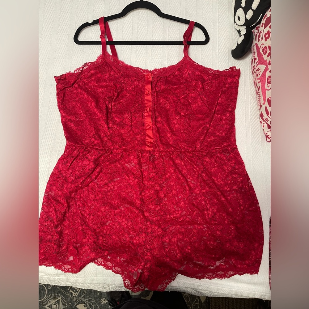 Beautiful Torrid Red Lace Romper size 3